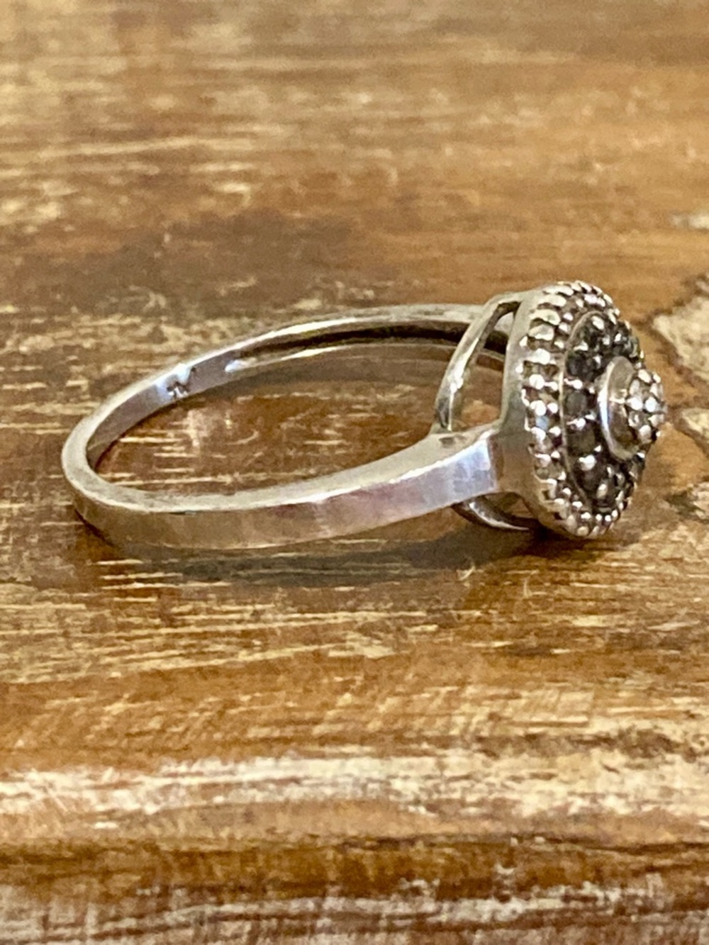 Silver Tone and Black Stone Circle Halo Ring Size 7 Poor Condition Signed JW - Picture 9 of 16